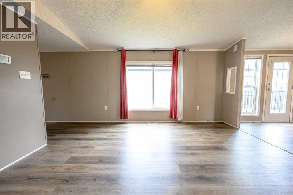 8829 90 Avenue — photo 3