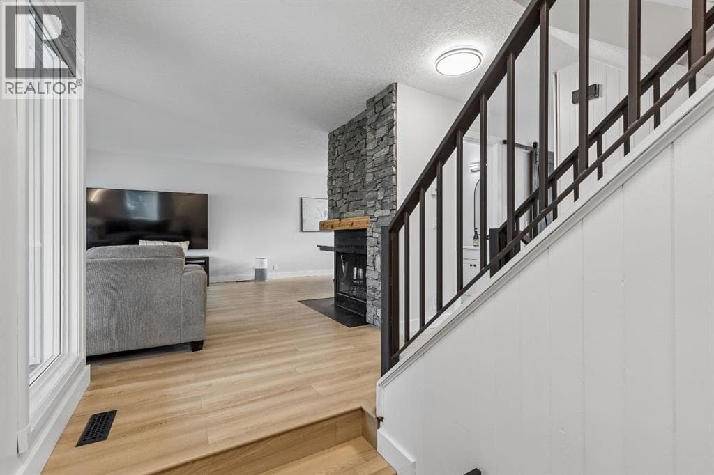 2129 Summerfield Boulevard SE — photo 2