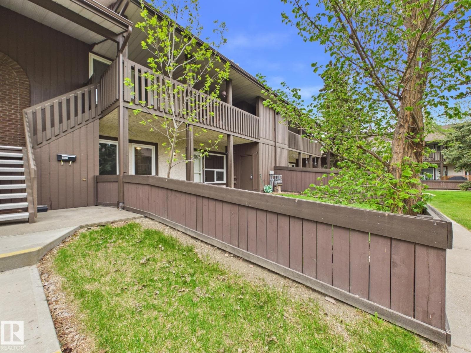 152 Surrey Gardens NW — photo 2