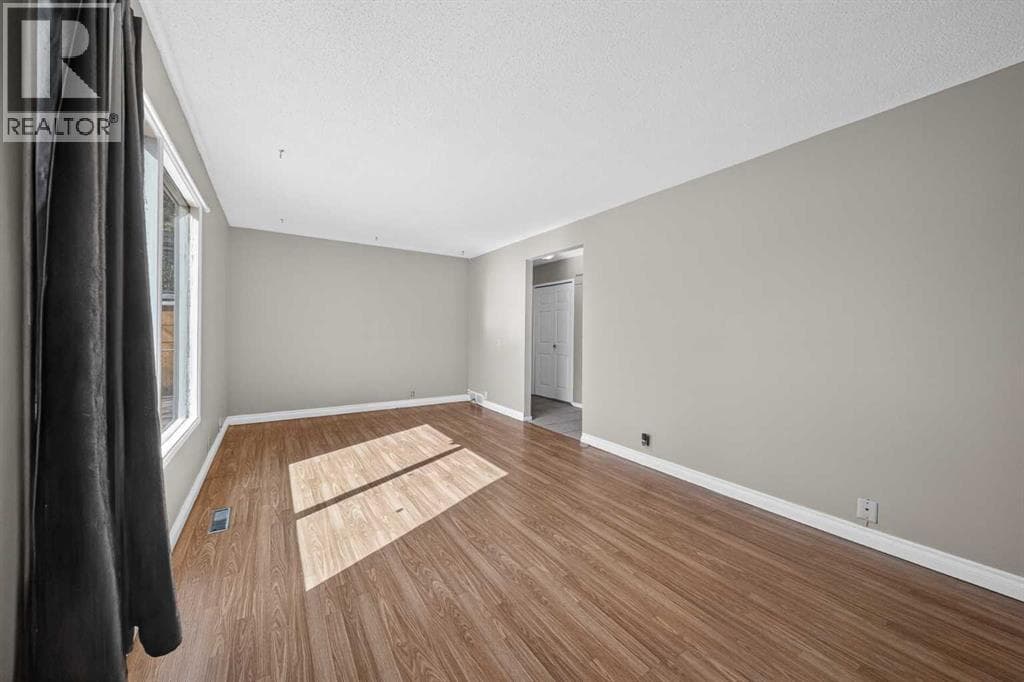 520 43 Street SE — photo 5