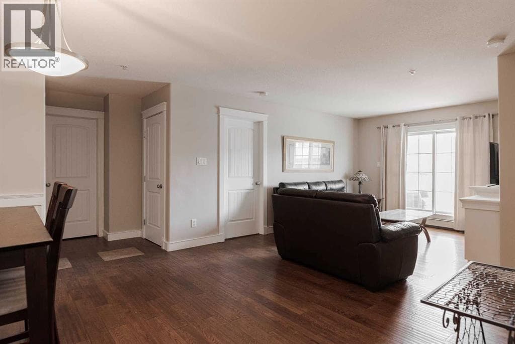 109, 9604 Manning Avenue — photo 4