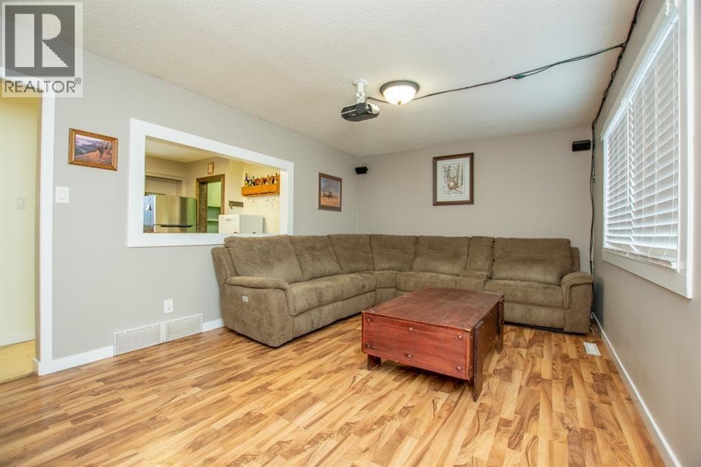 9321 101 Avenue — photo 3