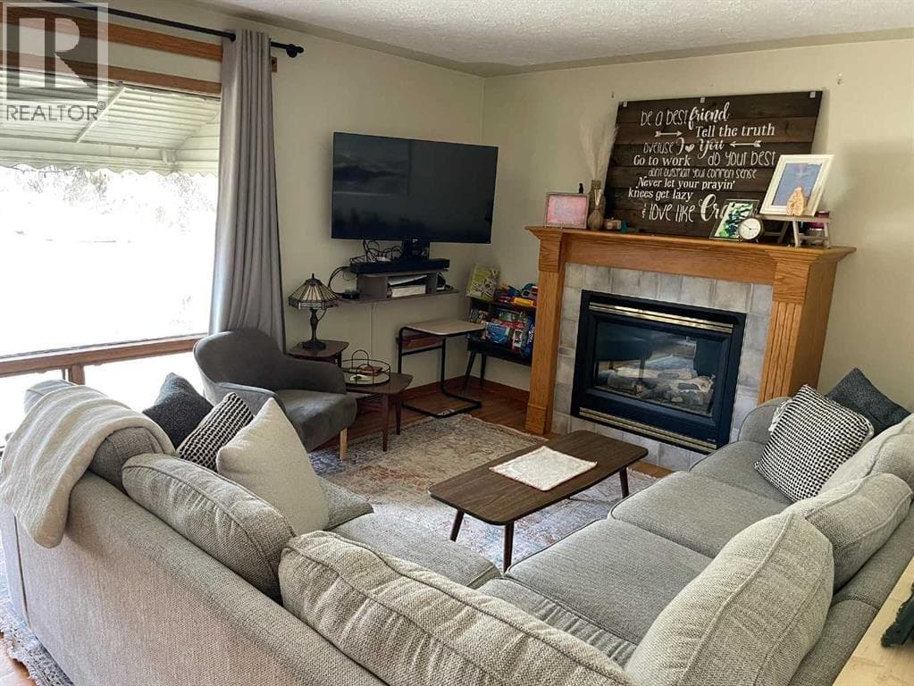 3405 52 Avenue — photo 3
