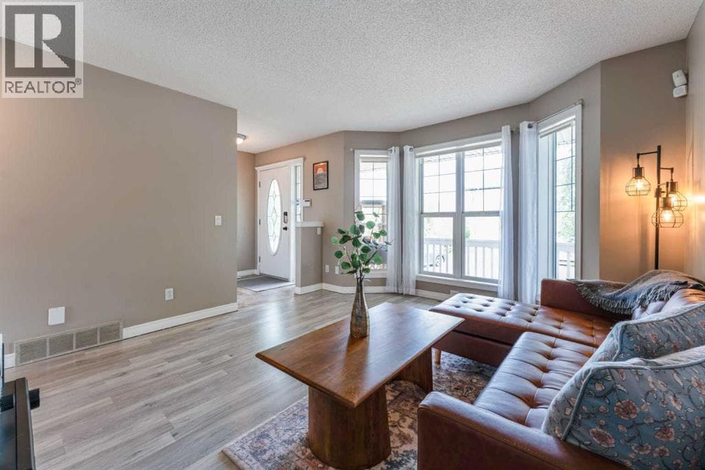 142 Bridlewood Manor SW — photo 3