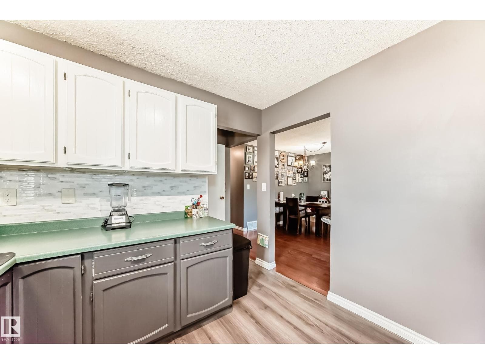 5106 19 AV NW — photo 4