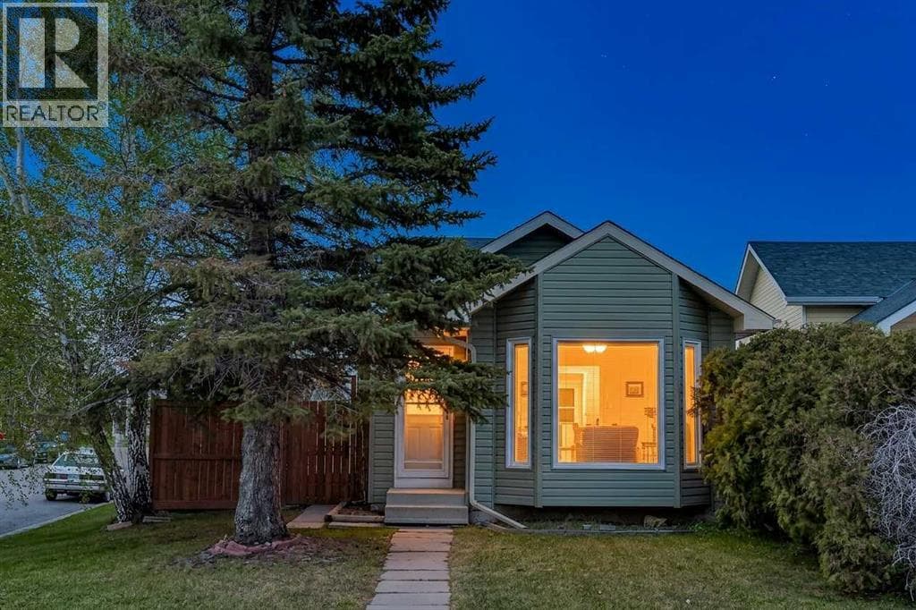18 Martinview Crescent NE — photo 2