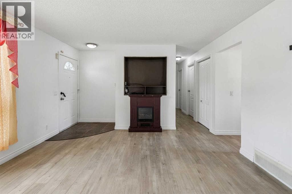 83 Appletree Close SE — photo 5