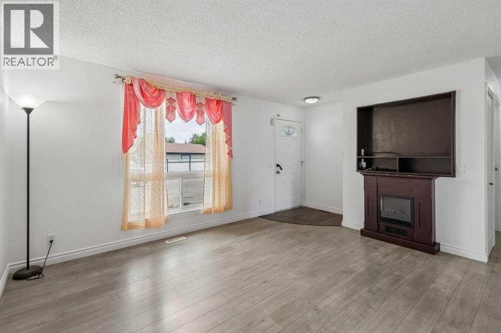 83 Appletree Close SE — photo 4