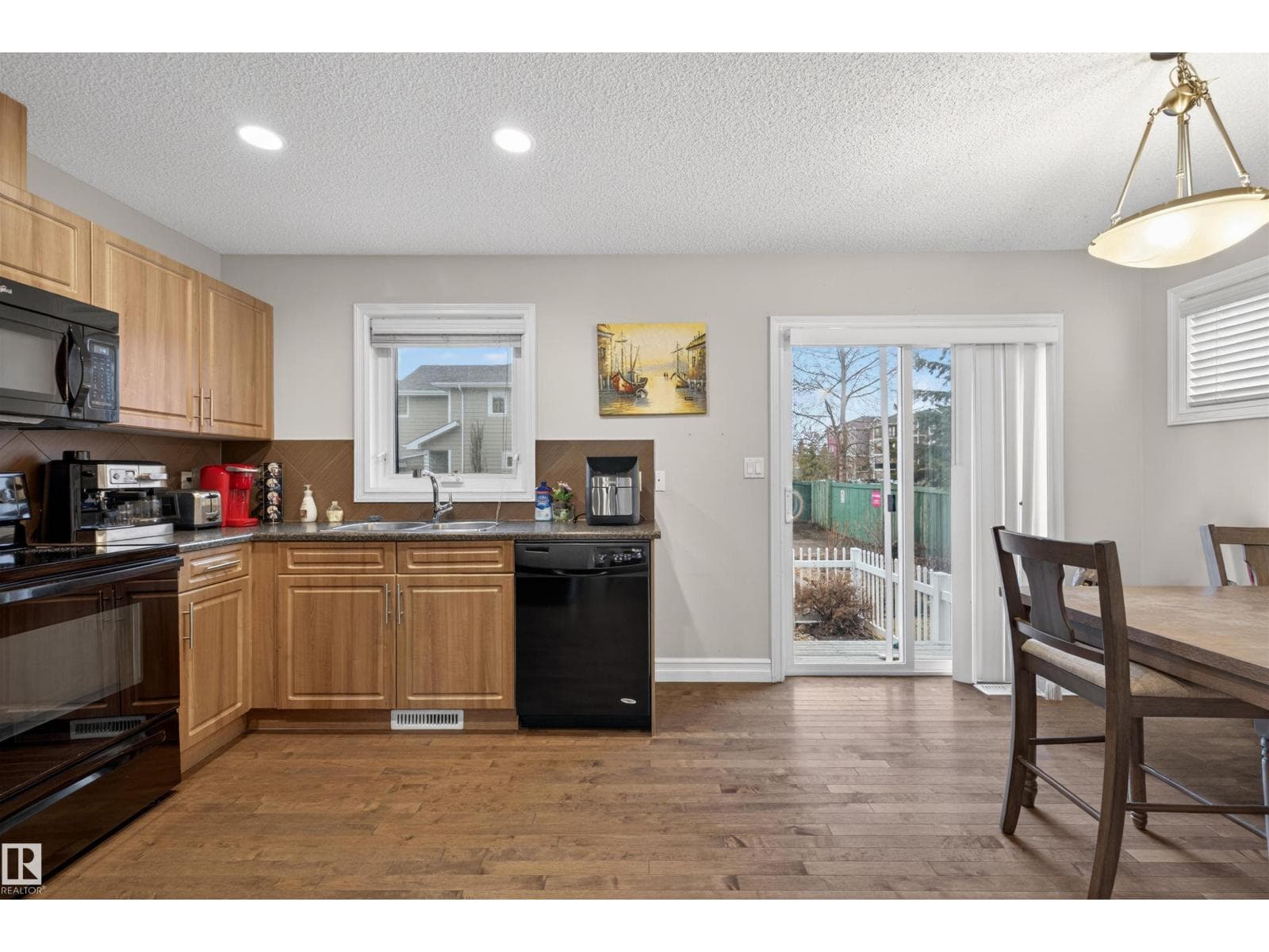 #105 219 CHARLOTTE WY — photo 5