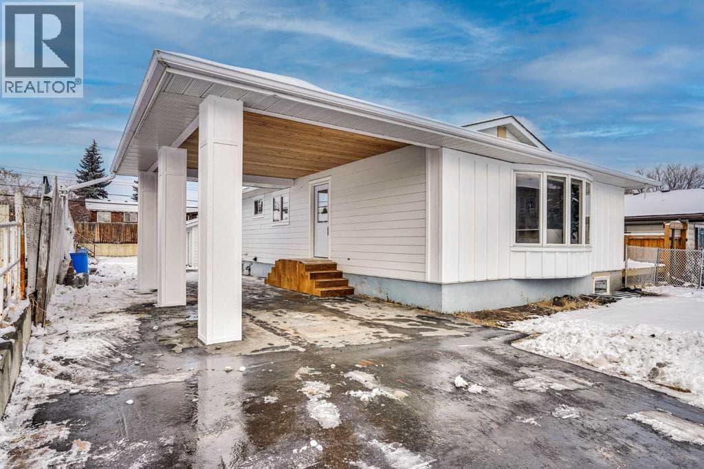 908 Stonehaven Road SW — photo 4