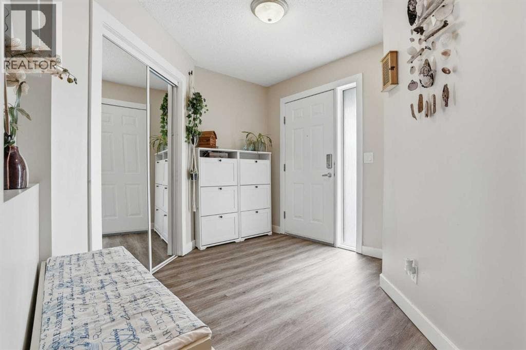 121 Canoe Square SW — photo 5