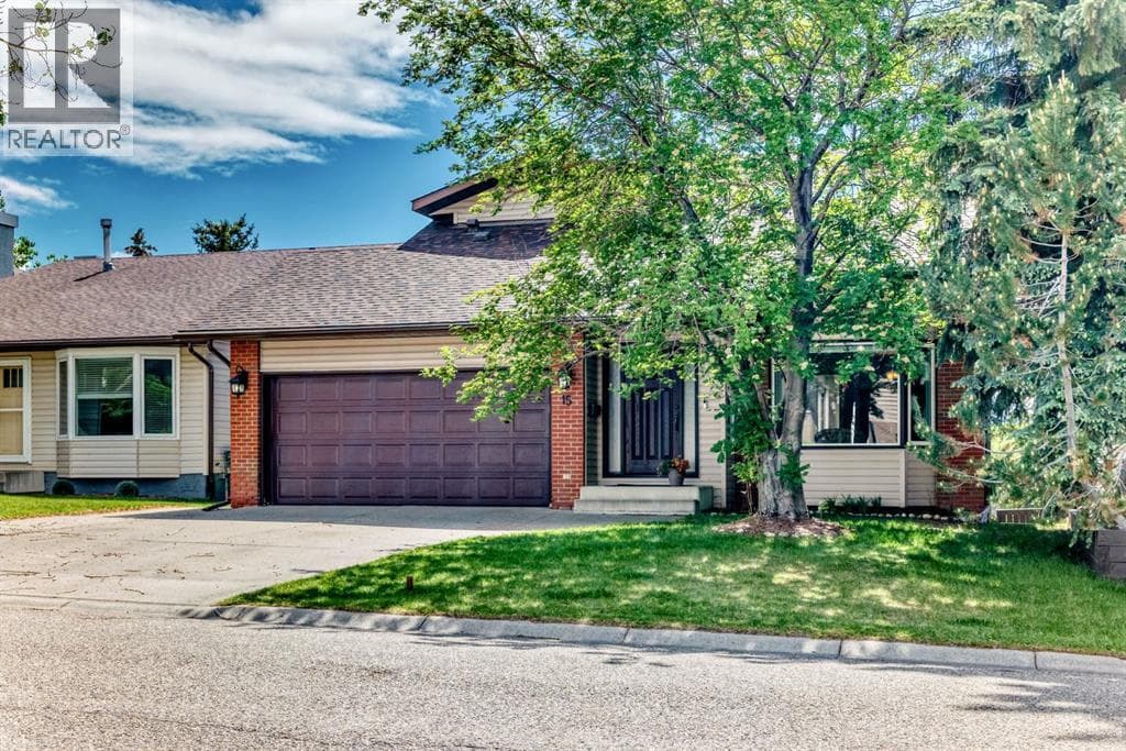 15 Hawkcliff Way NW — photo 2