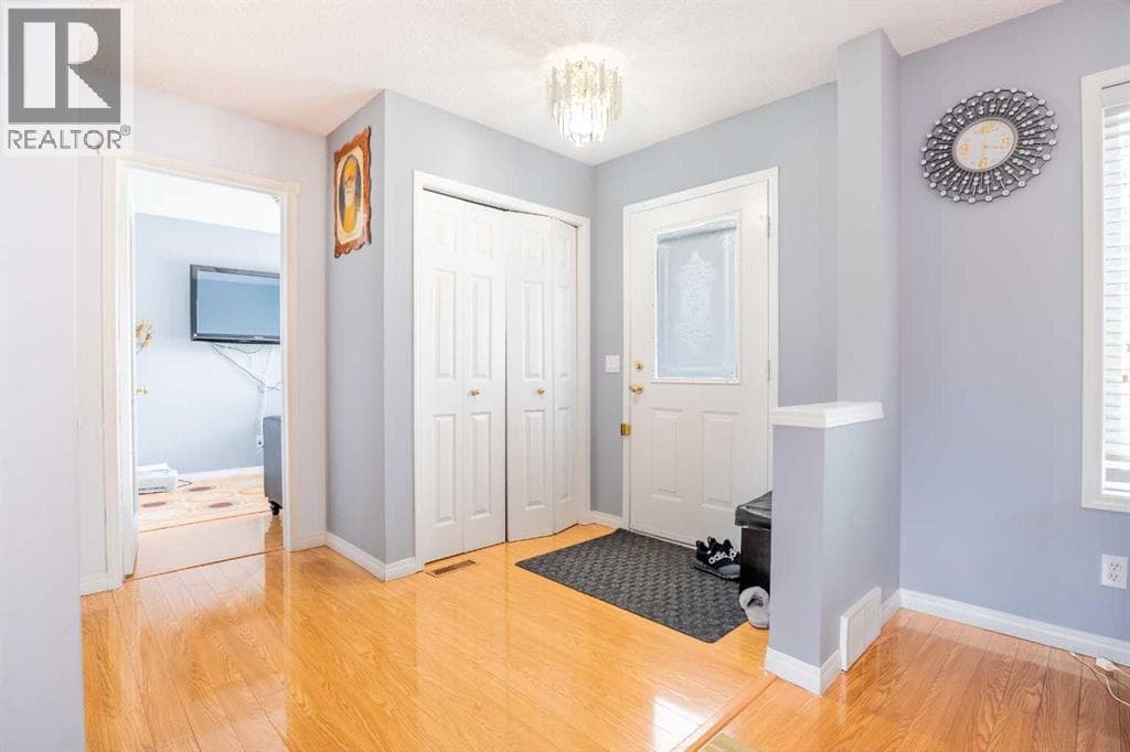 37 Martha's Haven Manor NE — photo 2