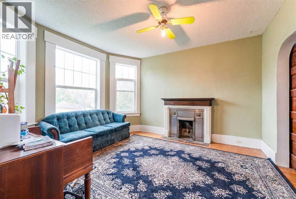 2108 8 Street SE — photo 2