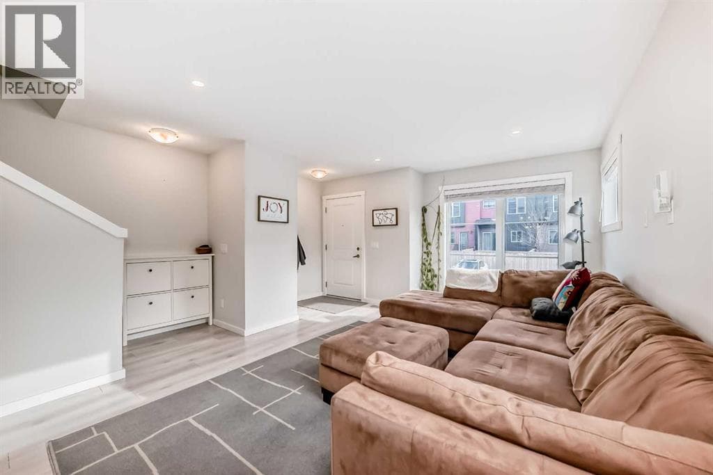 128, 31 Red Embers Parade NE — photo 4