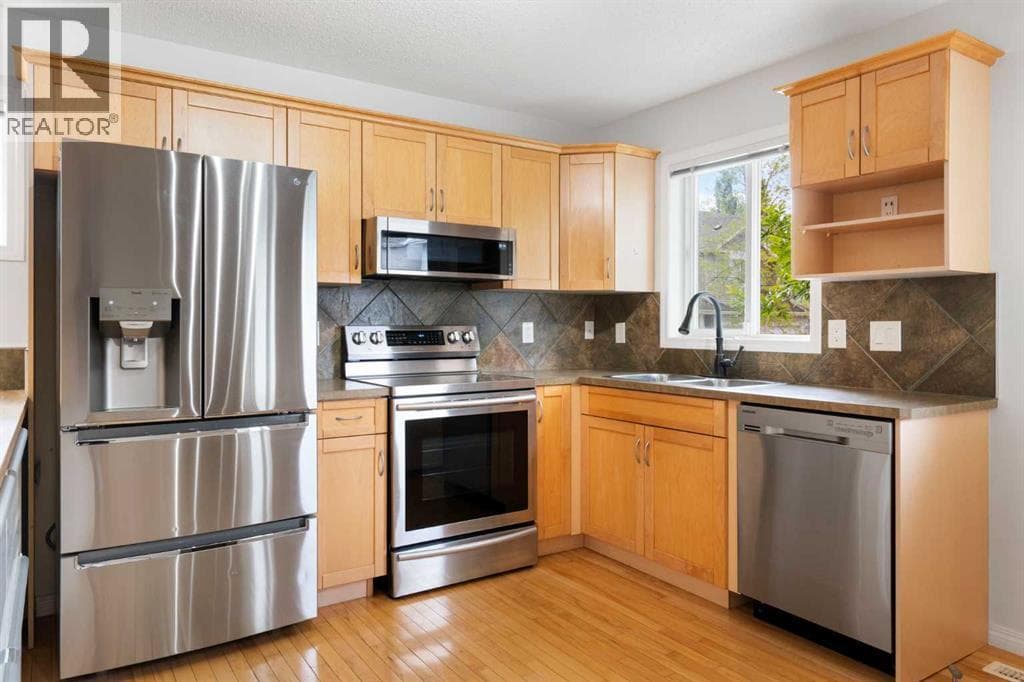 112 Royal Oak Gardens NW — photo 4