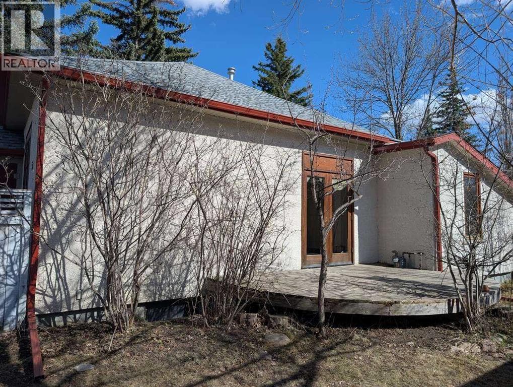 53 Elma Street W — photo 5
