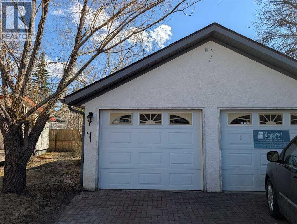 53 Elma Street W — photo 2