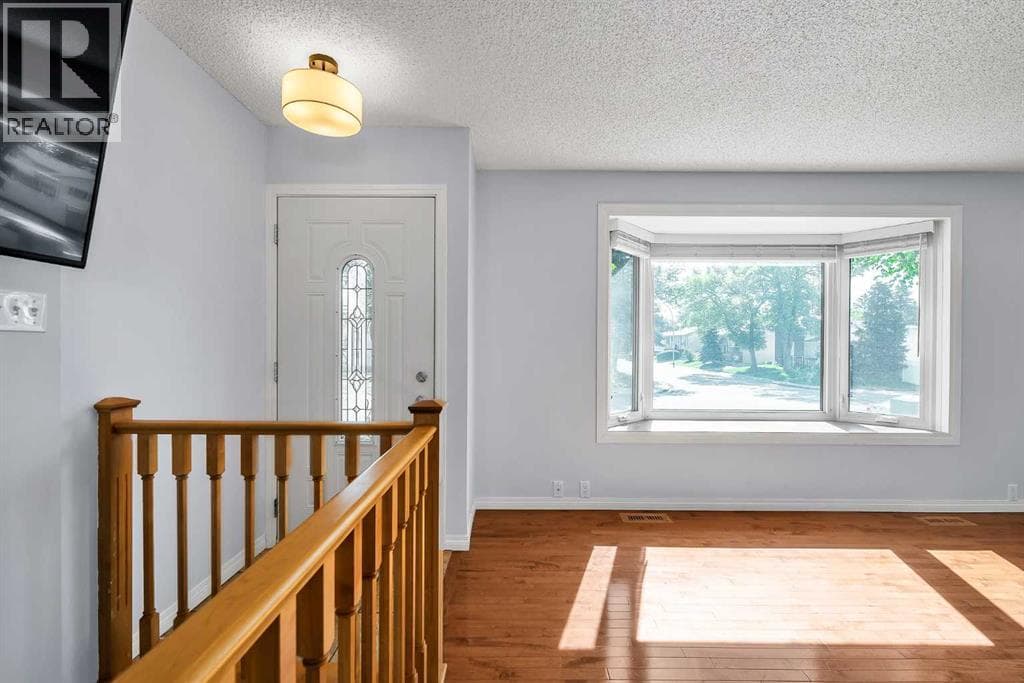 7127 18 Street SE — photo 4