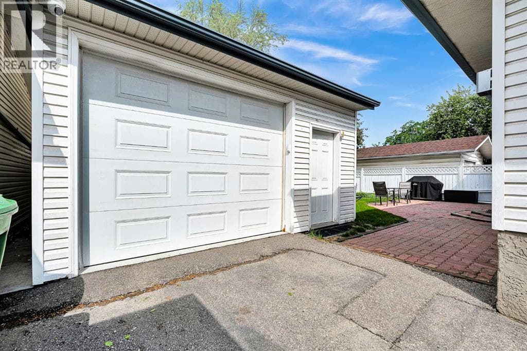 7127 18 Street SE — photo 3