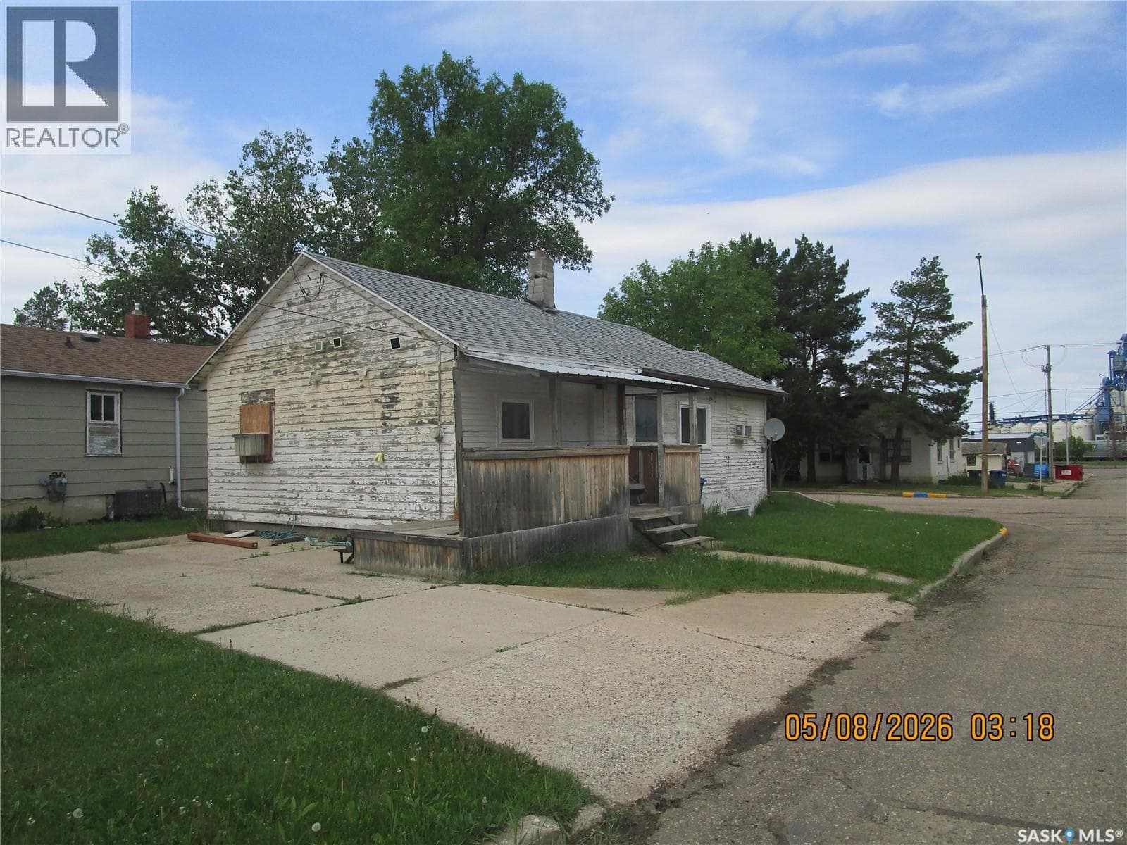 330 2ND AVENUE E — photo 2