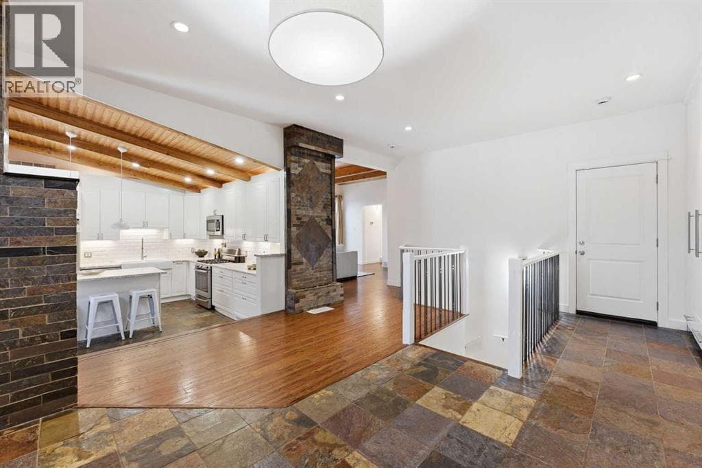 2623 Glenmount Drive SW — photo 4