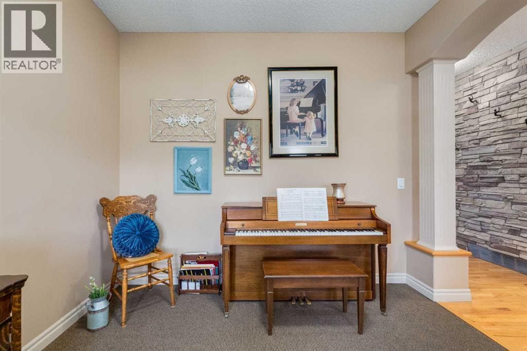 195 Willowmere Close — photo 4