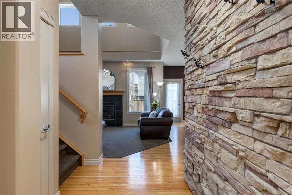 195 Willowmere Close — photo 5