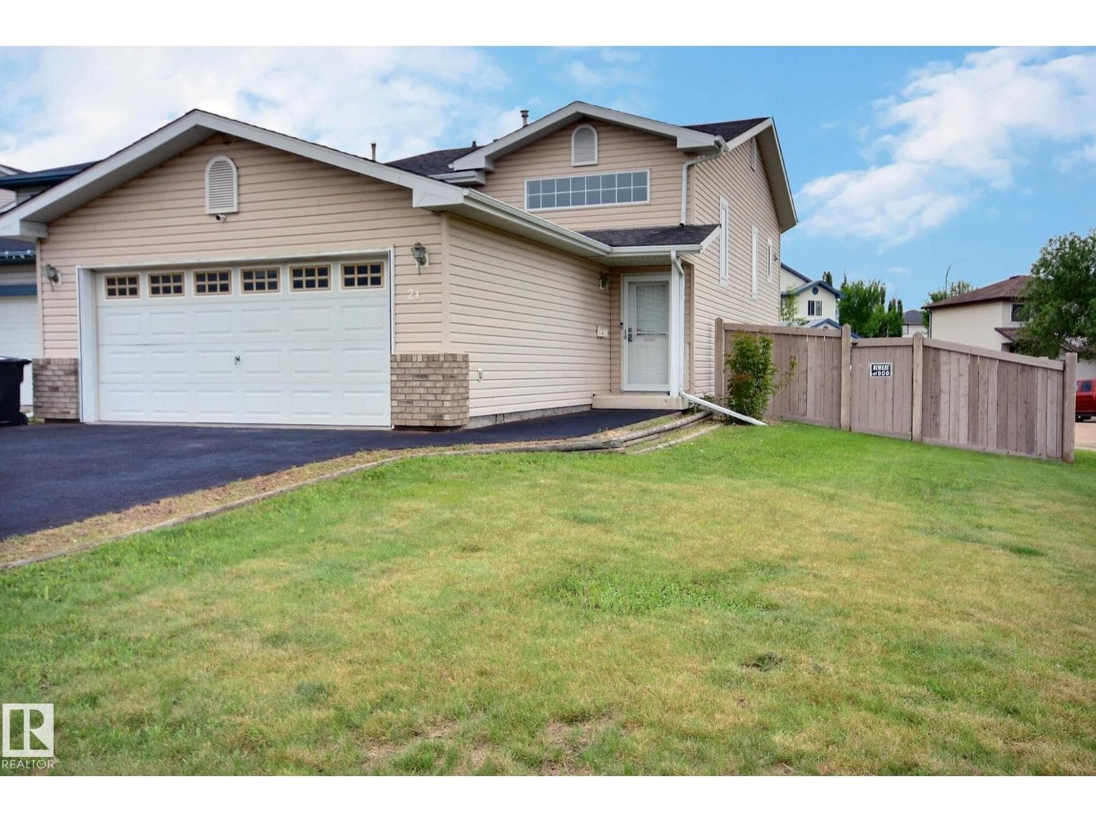 21 DONNELY PL