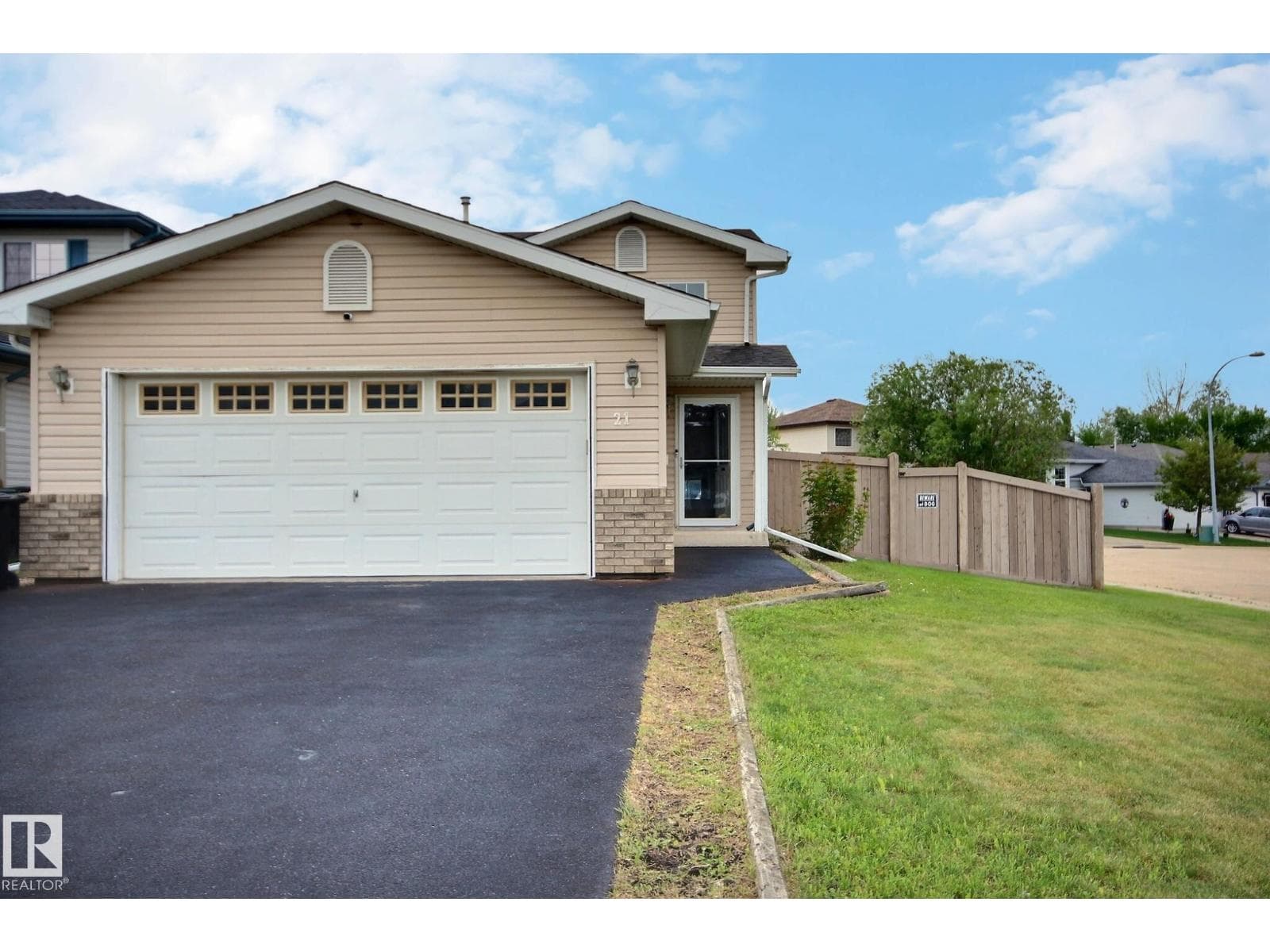 21 DONNELY PL — photo 2