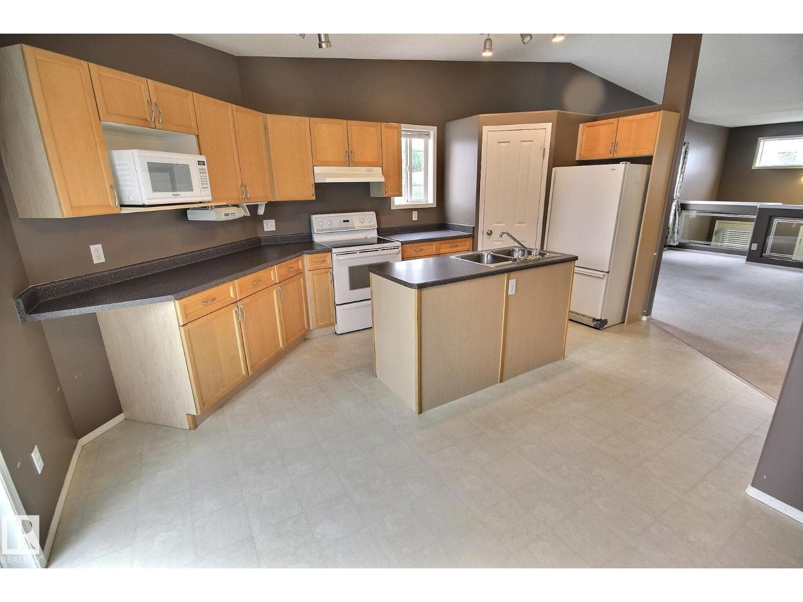 21 DONNELY PL — photo 3