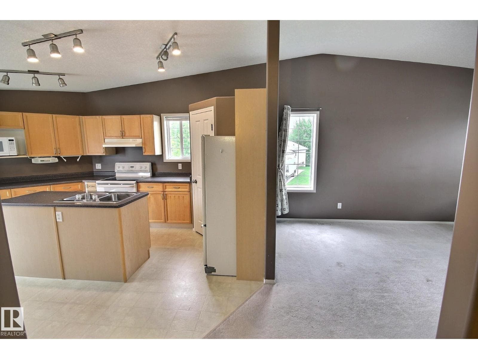 21 DONNELY PL — photo 5
