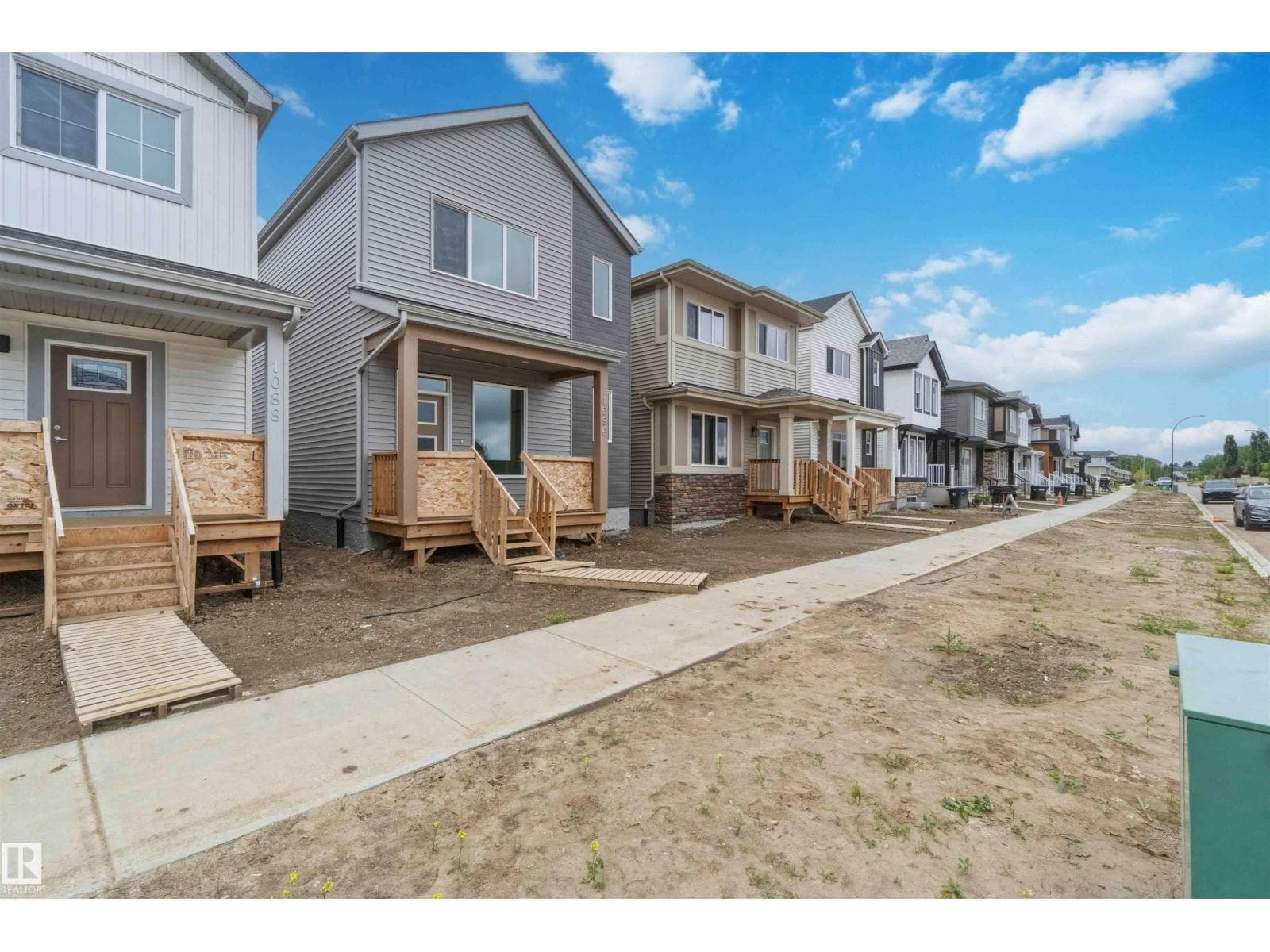 1086 MCLEOD AV — photo 3