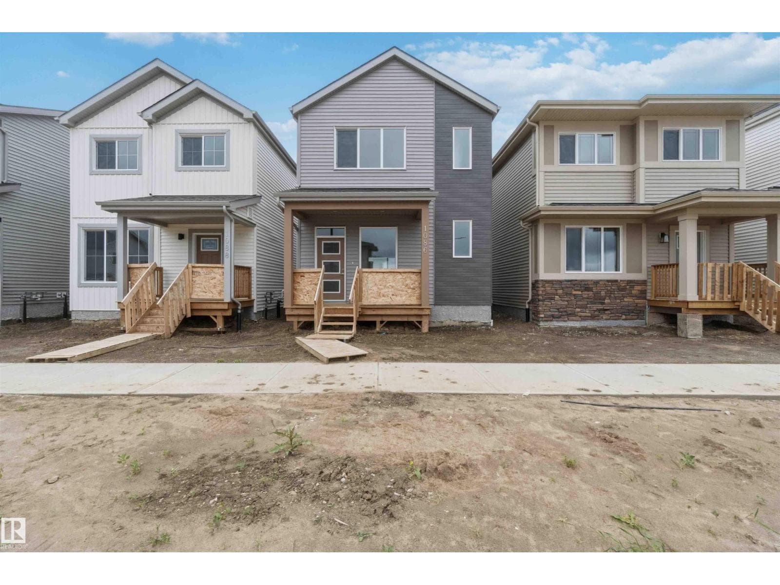 1086 MCLEOD AV