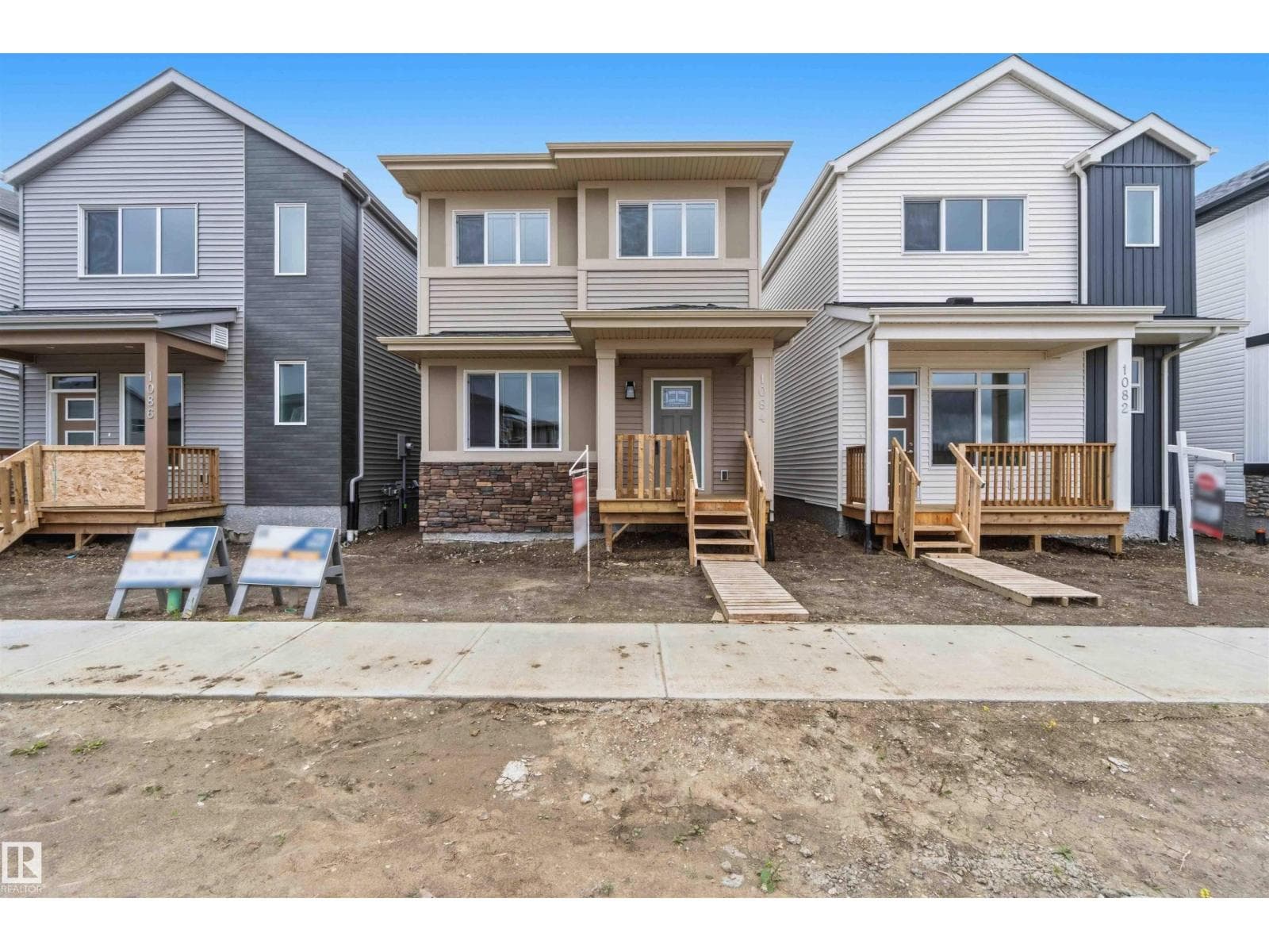 1084 MCLEOD AV — photo 2