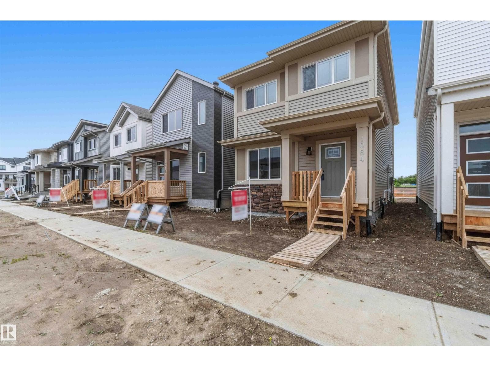 1084 MCLEOD AV