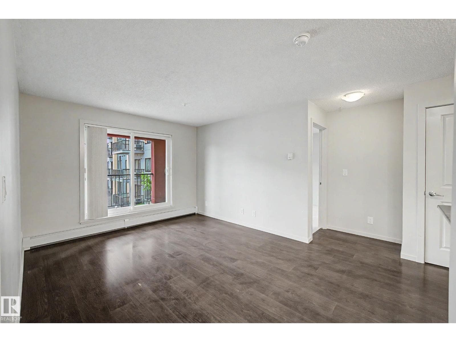 #327 5515 7 AV SW — photo 2