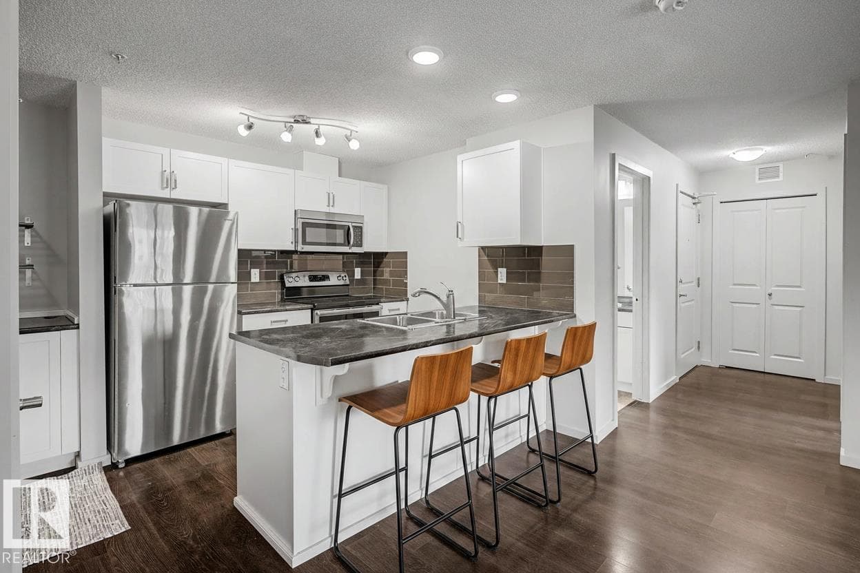 #327 5515 7 AV SW — photo 4