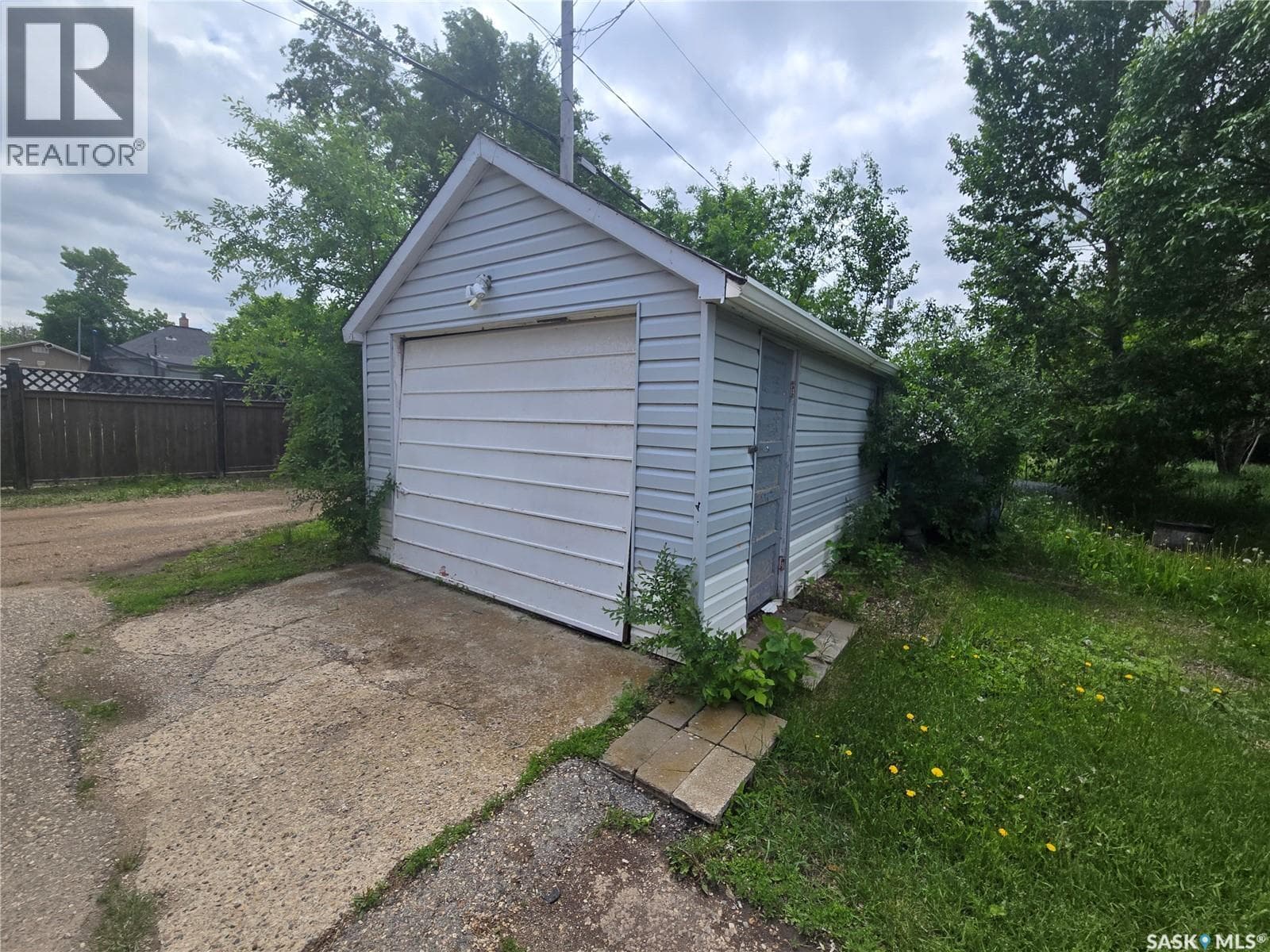 212 Railway AVENUE N — photo 5