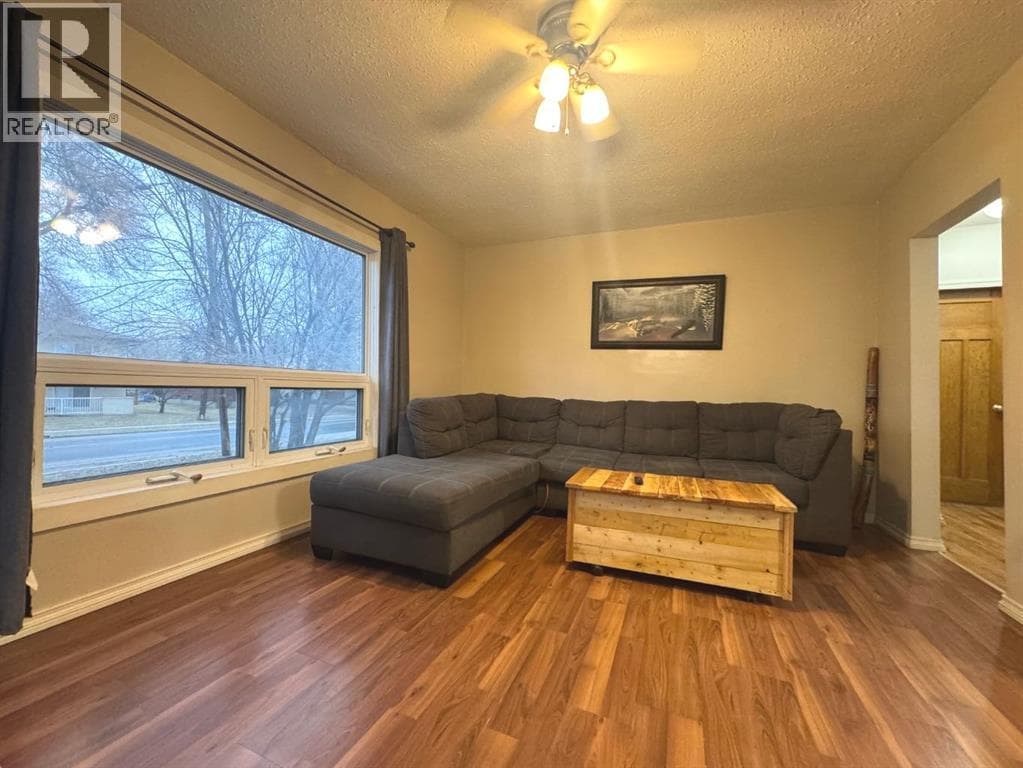 5319 47 Avenue — photo 3
