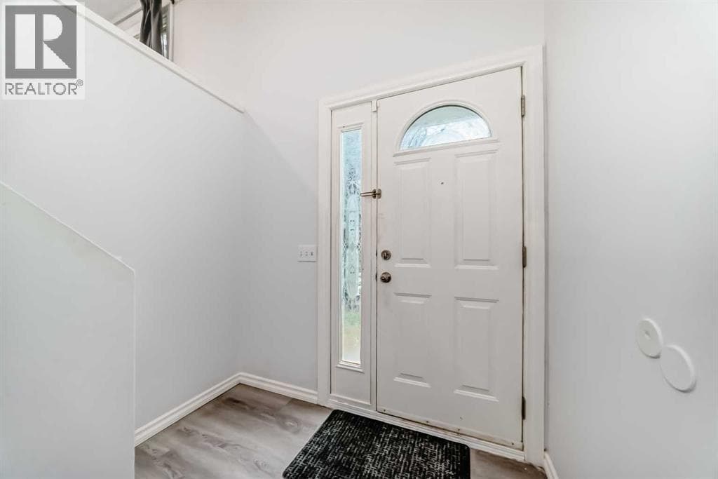 81 Bearberry Close NW — photo 2