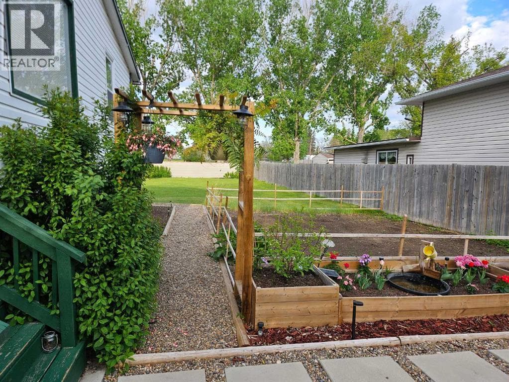 606 4 Street — photo 3