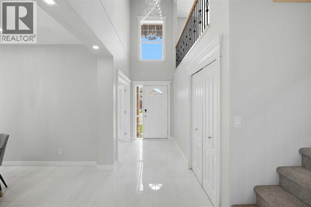 1433 Strathcona Drive SW — photo 5