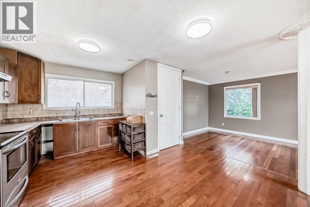 660 Malvern Drive NE — photo 4