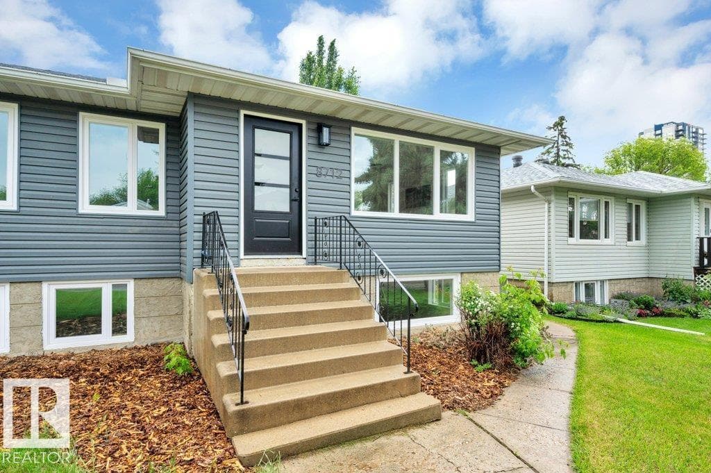 8712 89 AV NW — photo 2