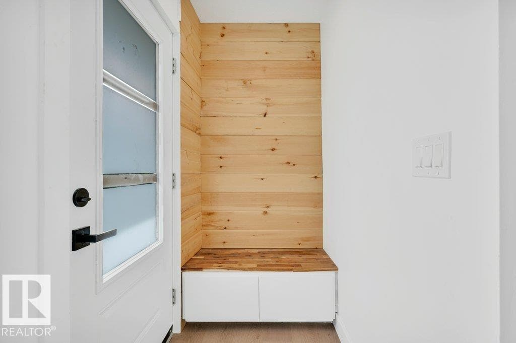 8712 89 AV NW — photo 3