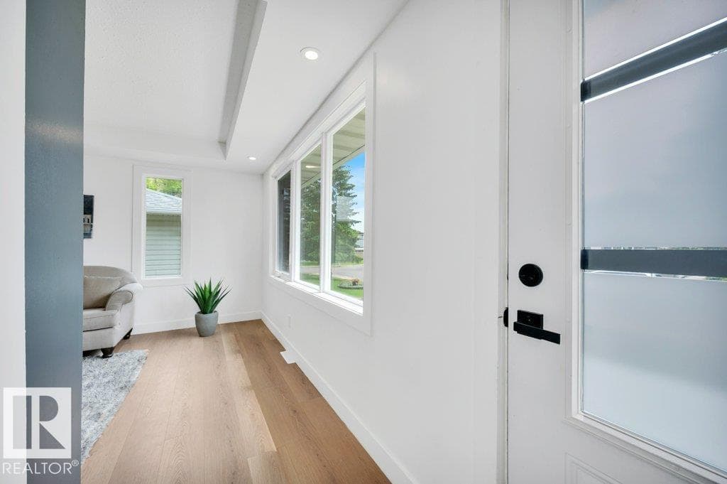 8712 89 AV NW — photo 4