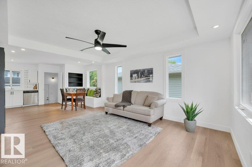 8712 89 AV NW — photo 5
