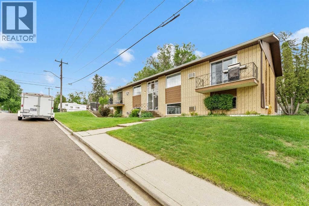 502 3 Avenue SE — photo 2