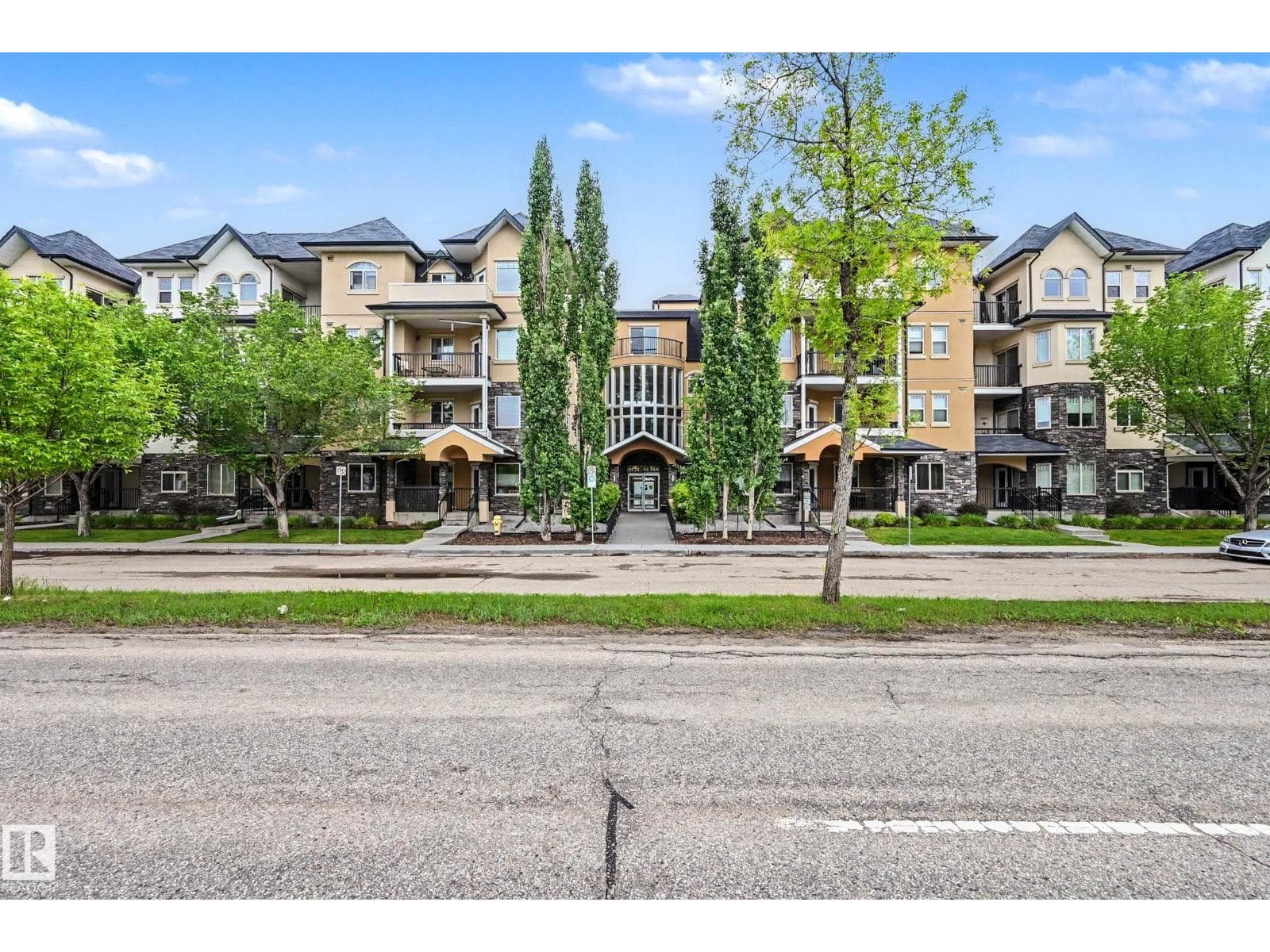 #402 8730 82 AV NW — photo 2